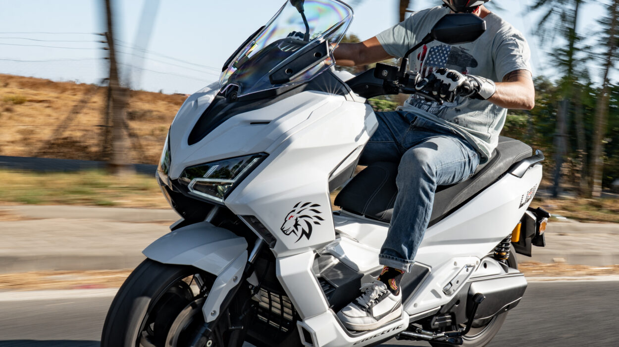 cuanto cuesta cargar la bateria de una moto