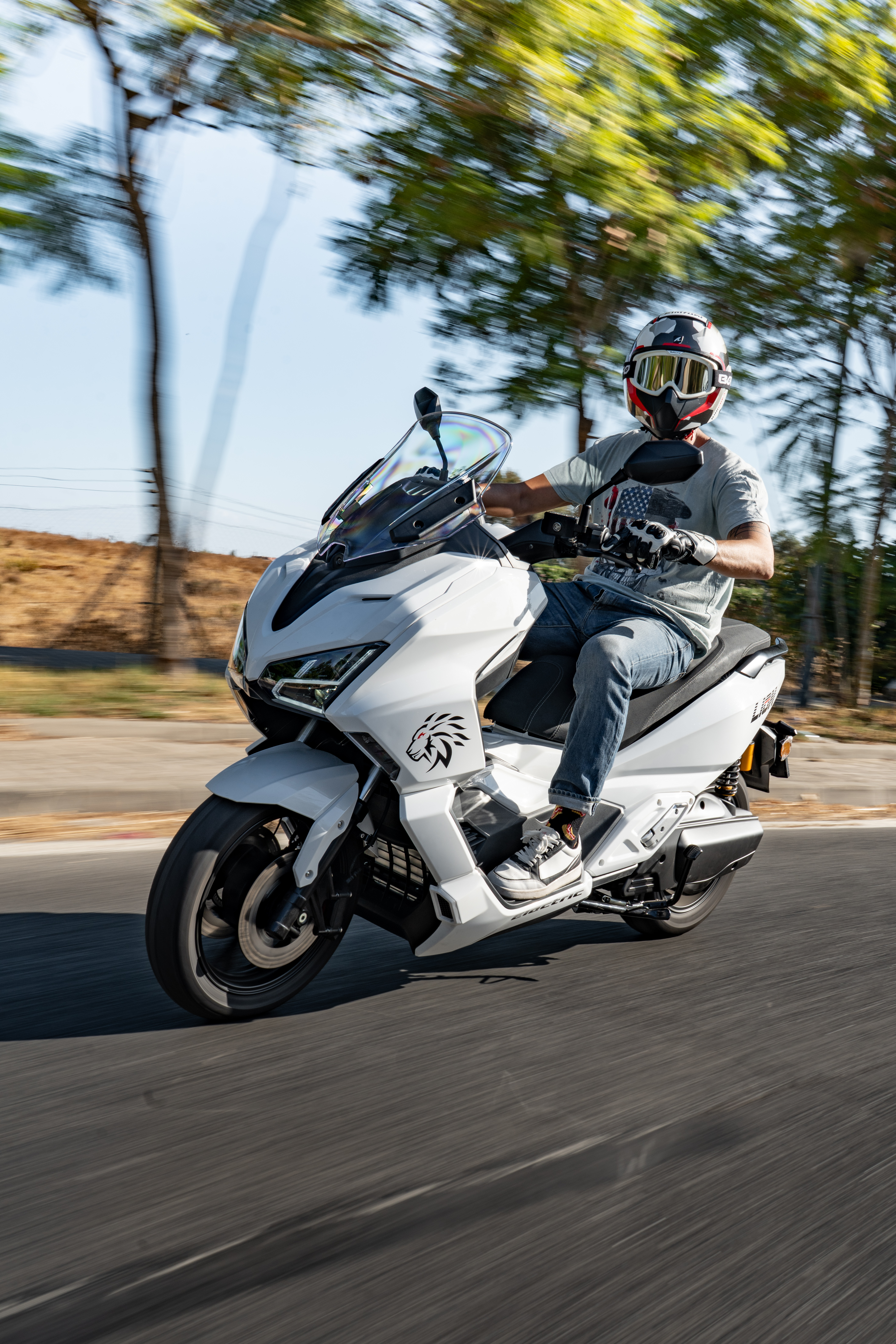 cuanto cuesta cargar la bateria de una moto